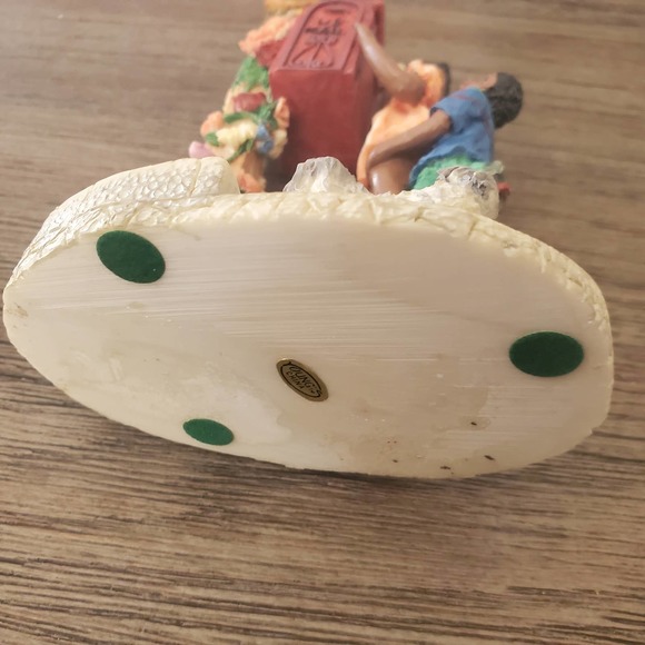 Vintage '97 Treasures of the Heart Figurine - Picture 10 of 13